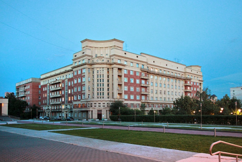 Файл:Стоквартирный дом.jpg