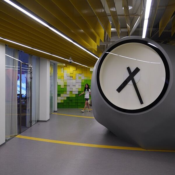 Файл:Часы Яндекс Питер.jpg