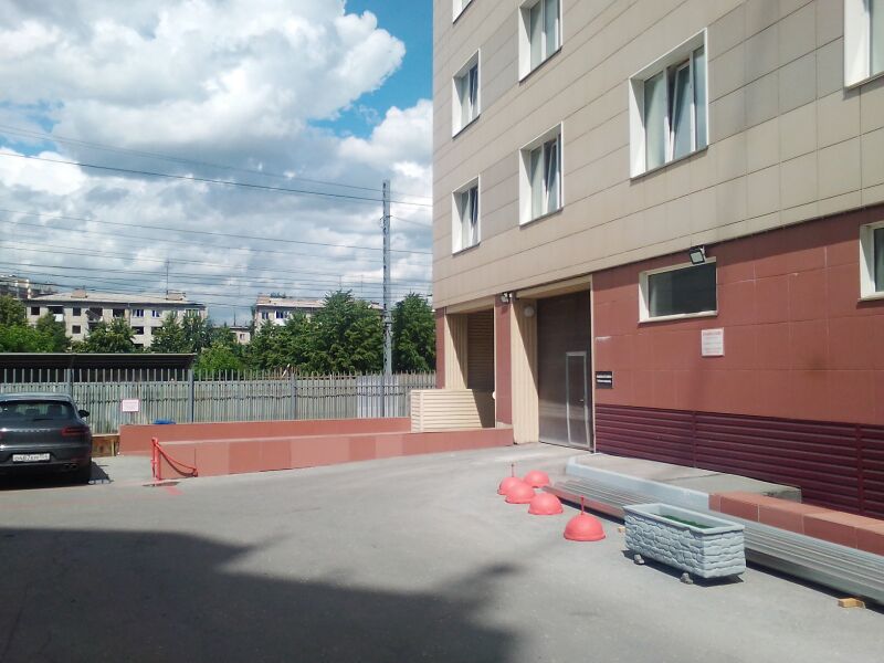 Файл:Советская 64-1 (парковка).jpg