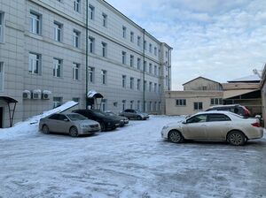 Коммунистическая 7 (парковка).jpg