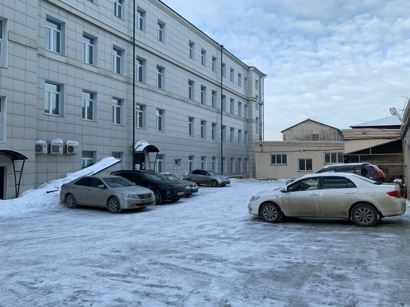 Файл:Коммунистическая 7 (парковка).jpg