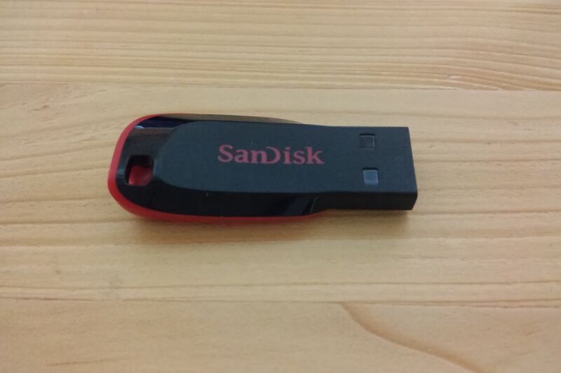 Файл:SanDisk USB.jpg