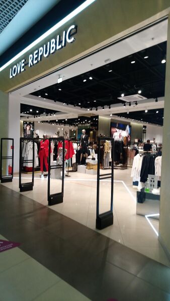 Файл:Галерея LOVE REPUBLIC.jpg