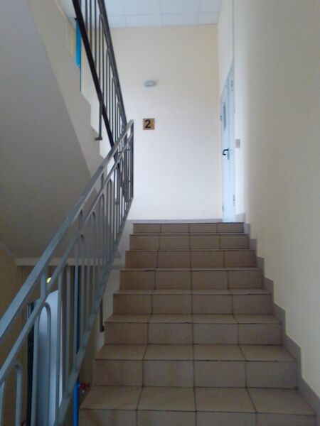 Файл:Красный проспект 86-2 2 этаж (лестница).jpg