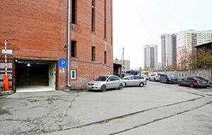 Писарева 102 (парковка).jpg